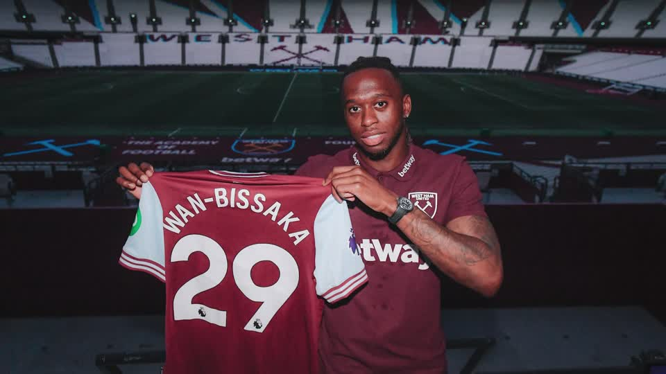 West Ham United je podpisal pogodbo z branilcem Manchester Uniteda Wan-Bissako